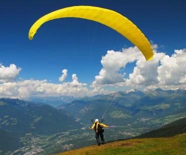 Flight on a paraglider in Chimgan